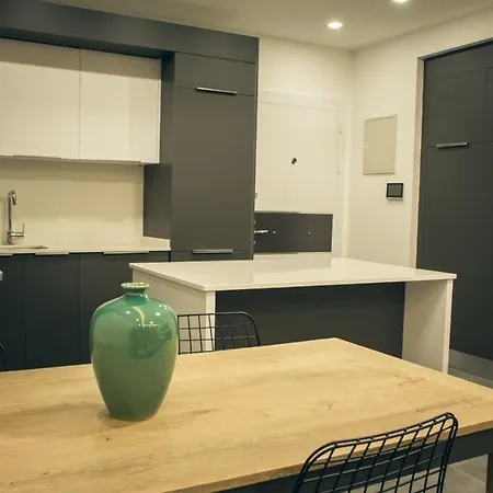 Charming Flat With Shared Pool Near Beach Apartmán