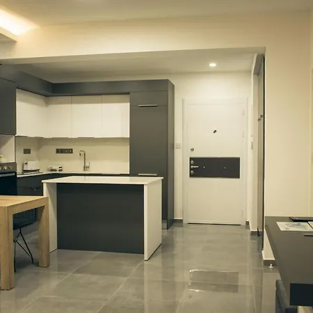Apartmán Charming Flat With Shared Pool Near Beach