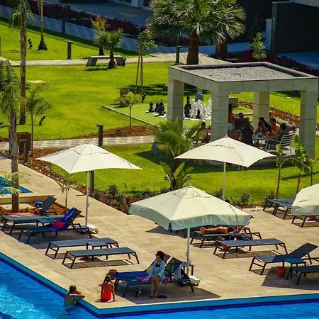 Charming Flat With Shared Pool Near Beach Apartmán Trikomo